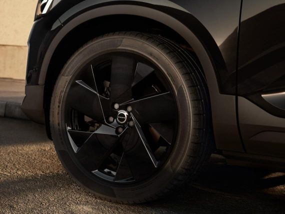 Kola v leskle černém provedení High Gloss Black
